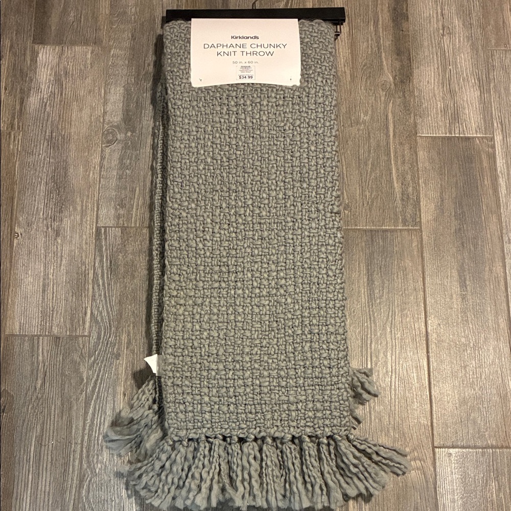 Kirkland's Daphane Chunky Knit Throw in Gray~NWT